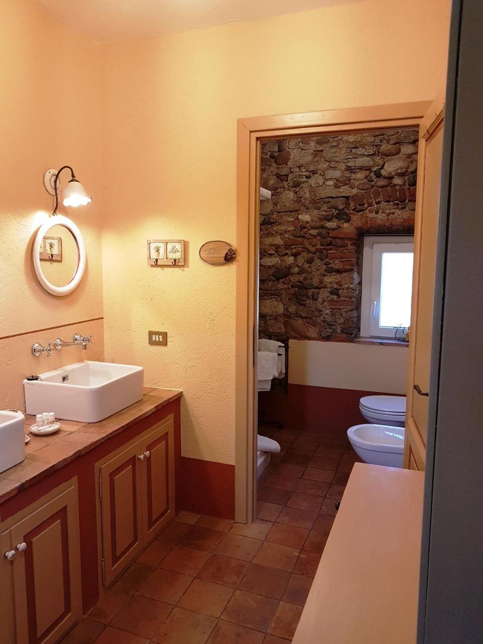 B&B La Cascina Di Monia E Mario Borgo Ticino Eksteriør bilde