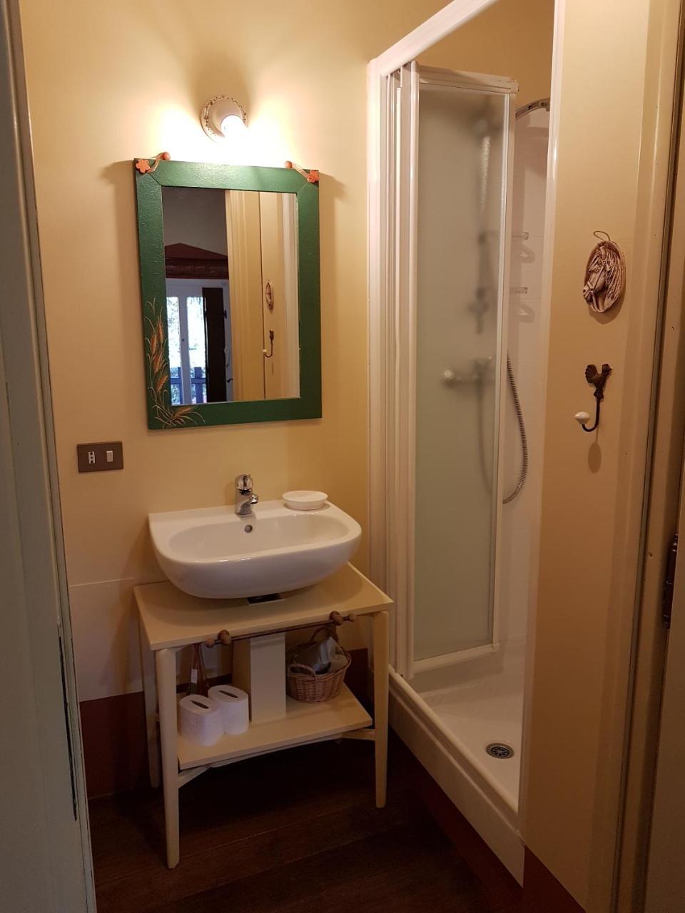 B&B La Cascina Di Monia E Mario Borgo Ticino Eksteriør bilde
